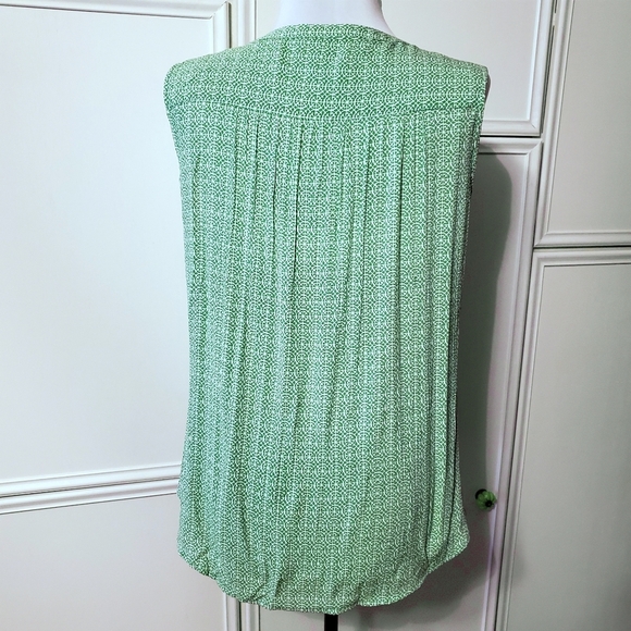 Kim Roger's Women's Dali Green Medallion Sleeveless Liano Top - Picture 4 of 5